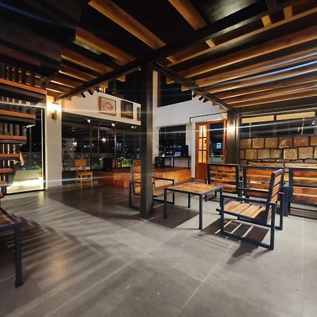 שילונג Cafe Sola Bnb מראה חיצוני תמונה