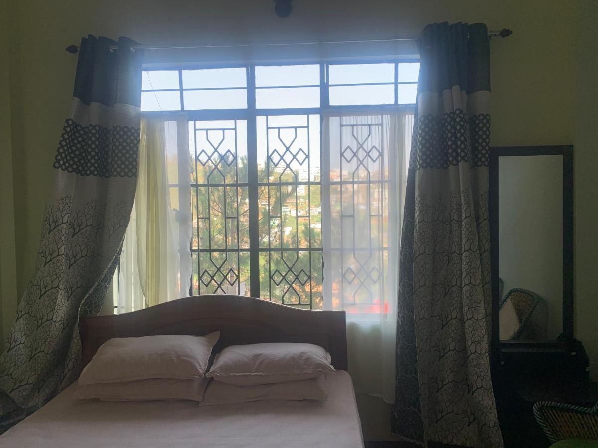 שילונג Cafe Sola Bnb מראה חיצוני תמונה