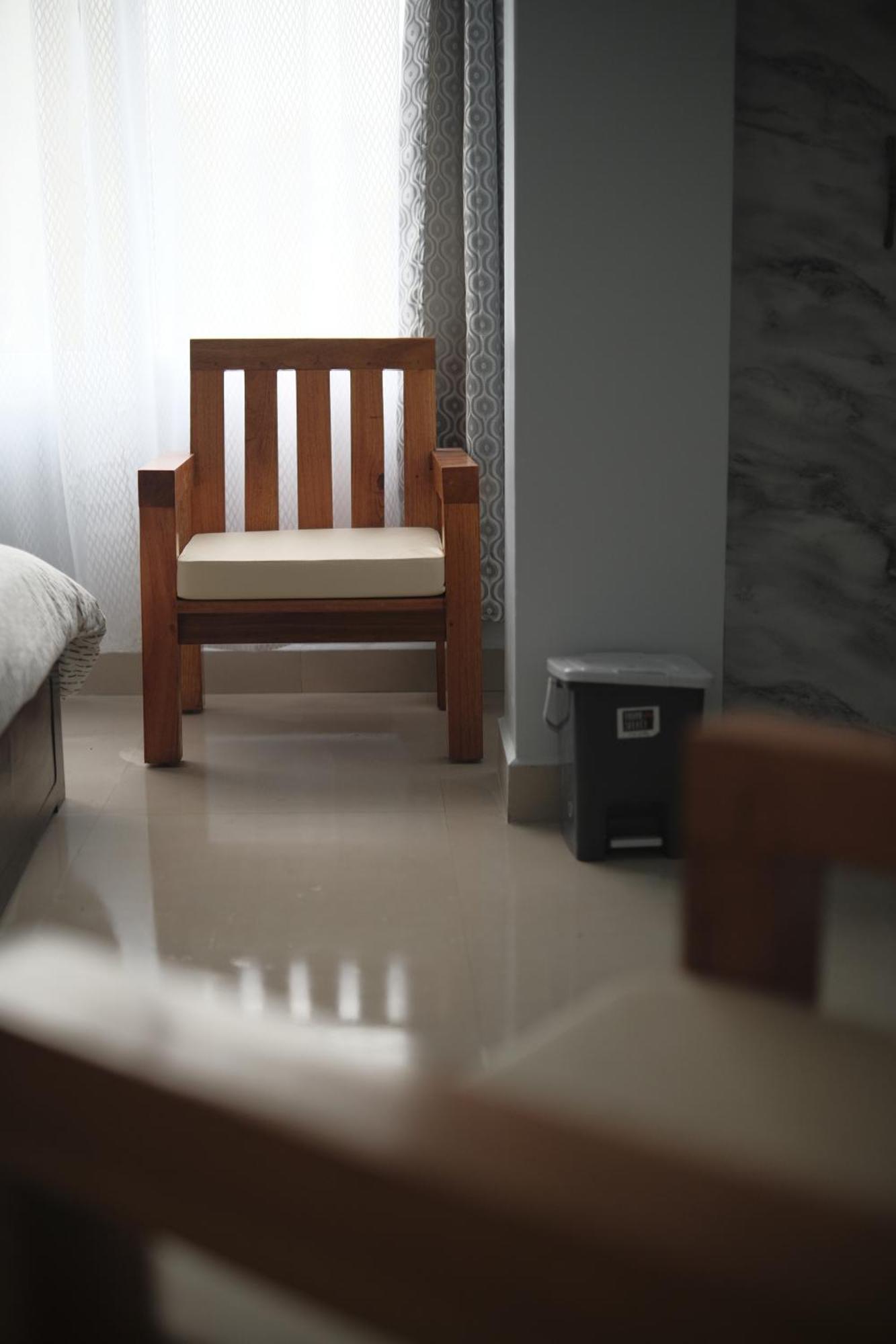 שילונג Cafe Sola Bnb מראה חיצוני תמונה