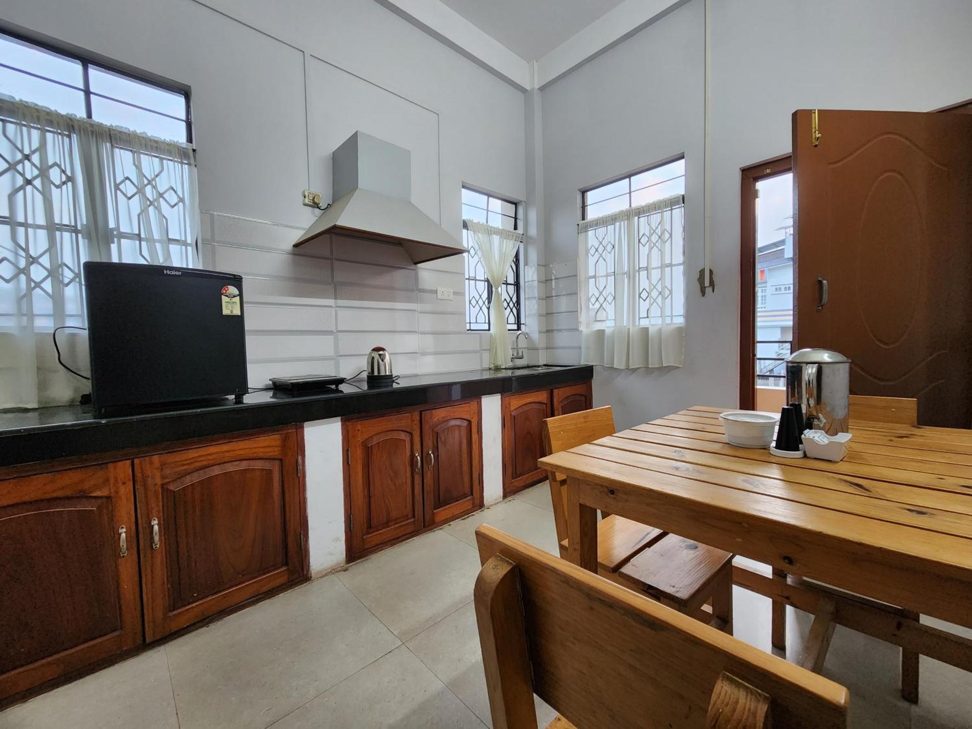 שילונג Cafe Sola Bnb מראה חיצוני תמונה