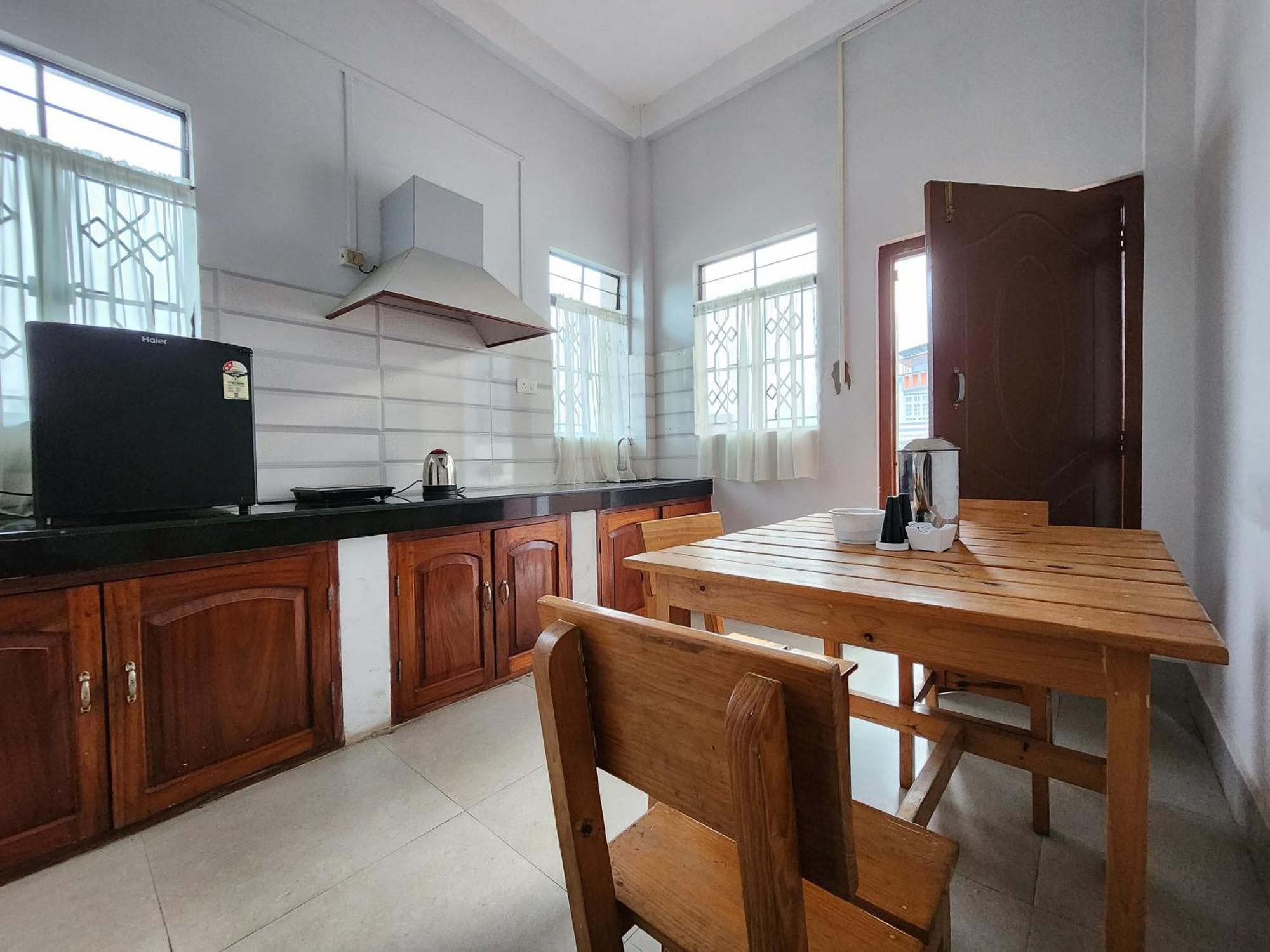 שילונג Cafe Sola Bnb מראה חיצוני תמונה