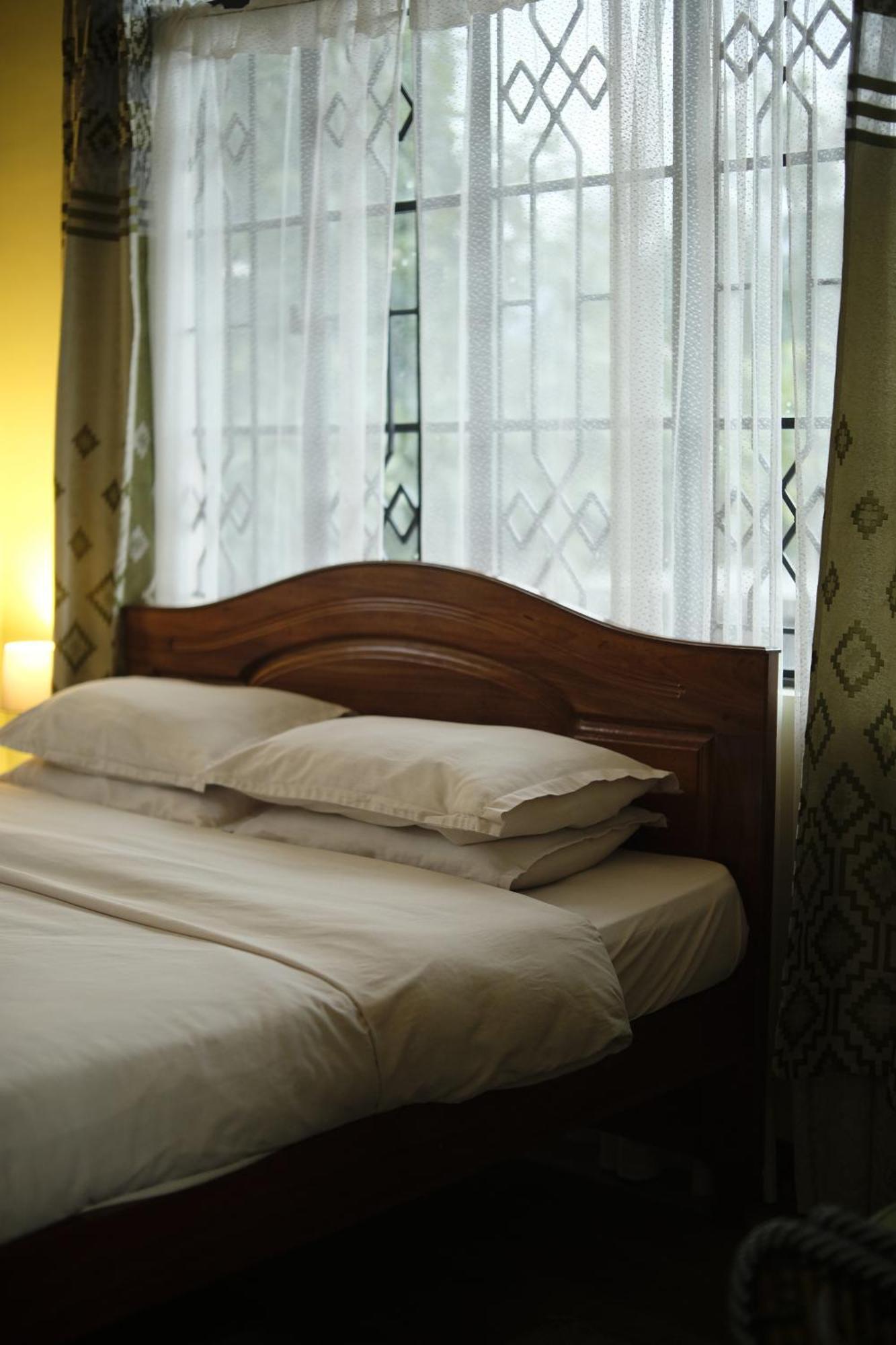 שילונג Cafe Sola Bnb מראה חיצוני תמונה