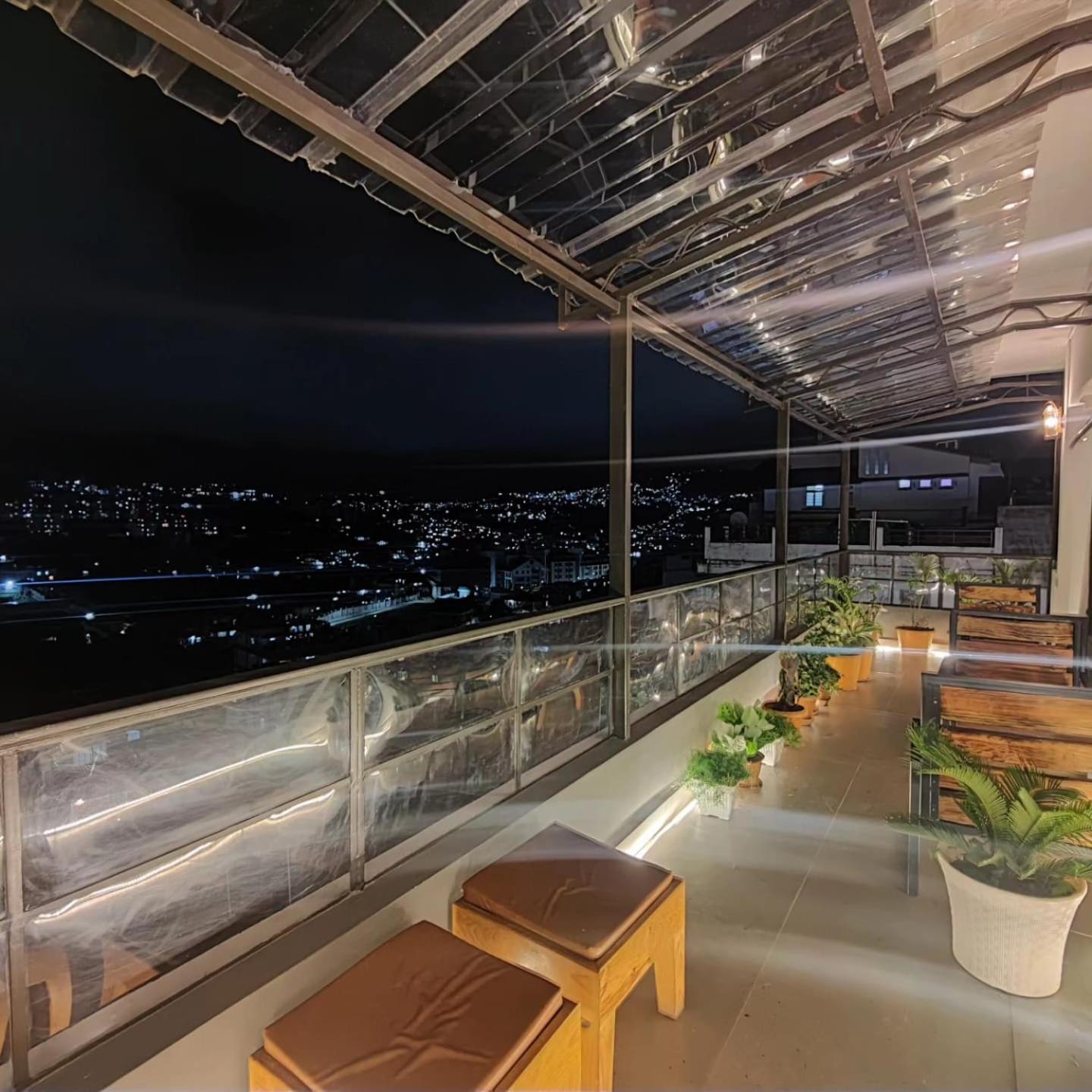 שילונג Cafe Sola Bnb מראה חיצוני תמונה