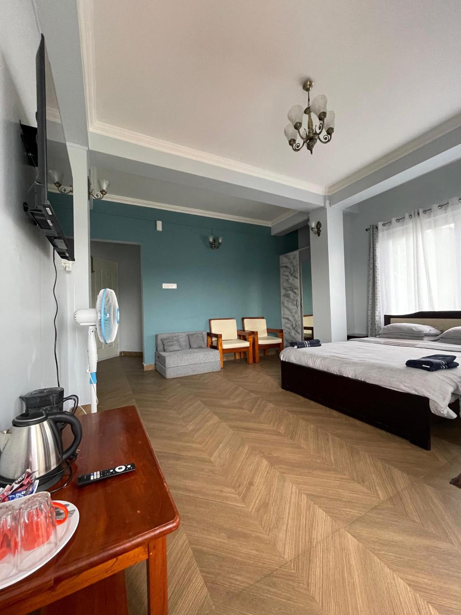 שילונג Cafe Sola Bnb מראה חיצוני תמונה
