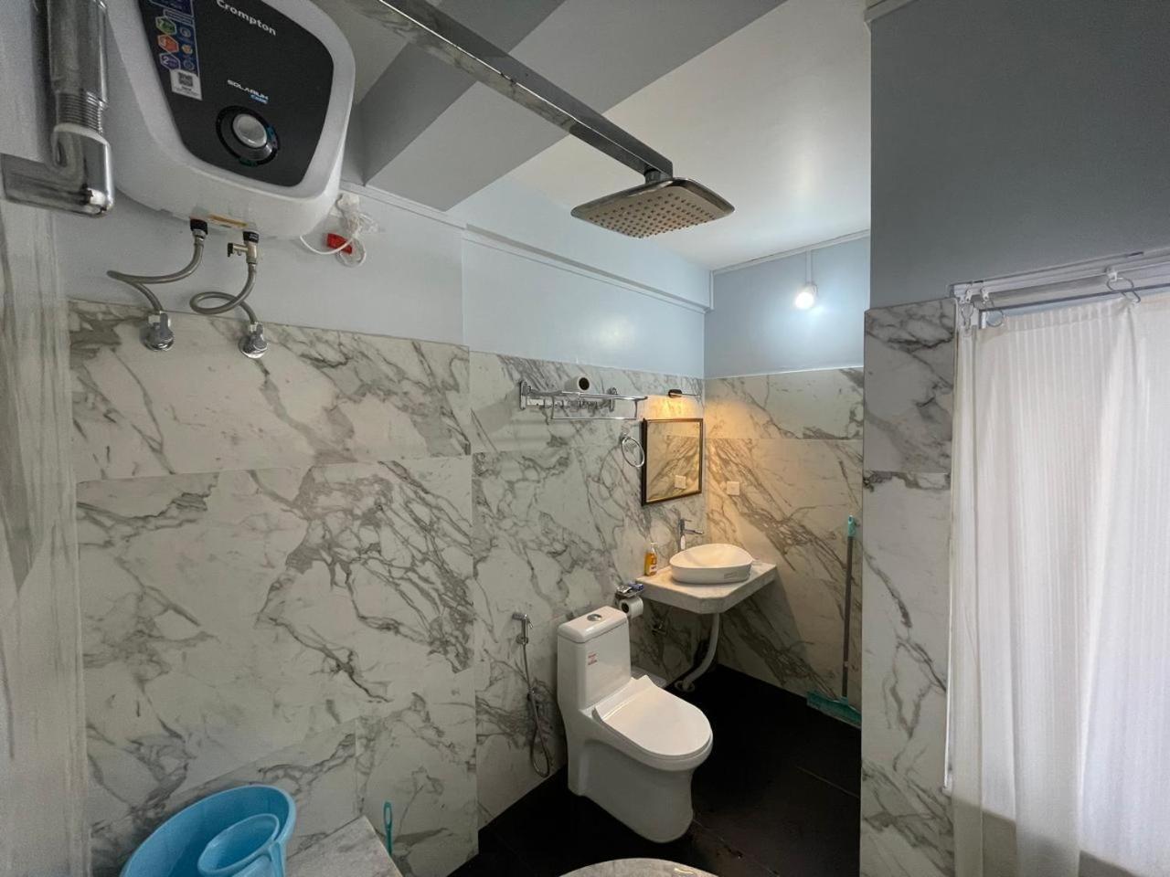 שילונג Cafe Sola Bnb מראה חיצוני תמונה
