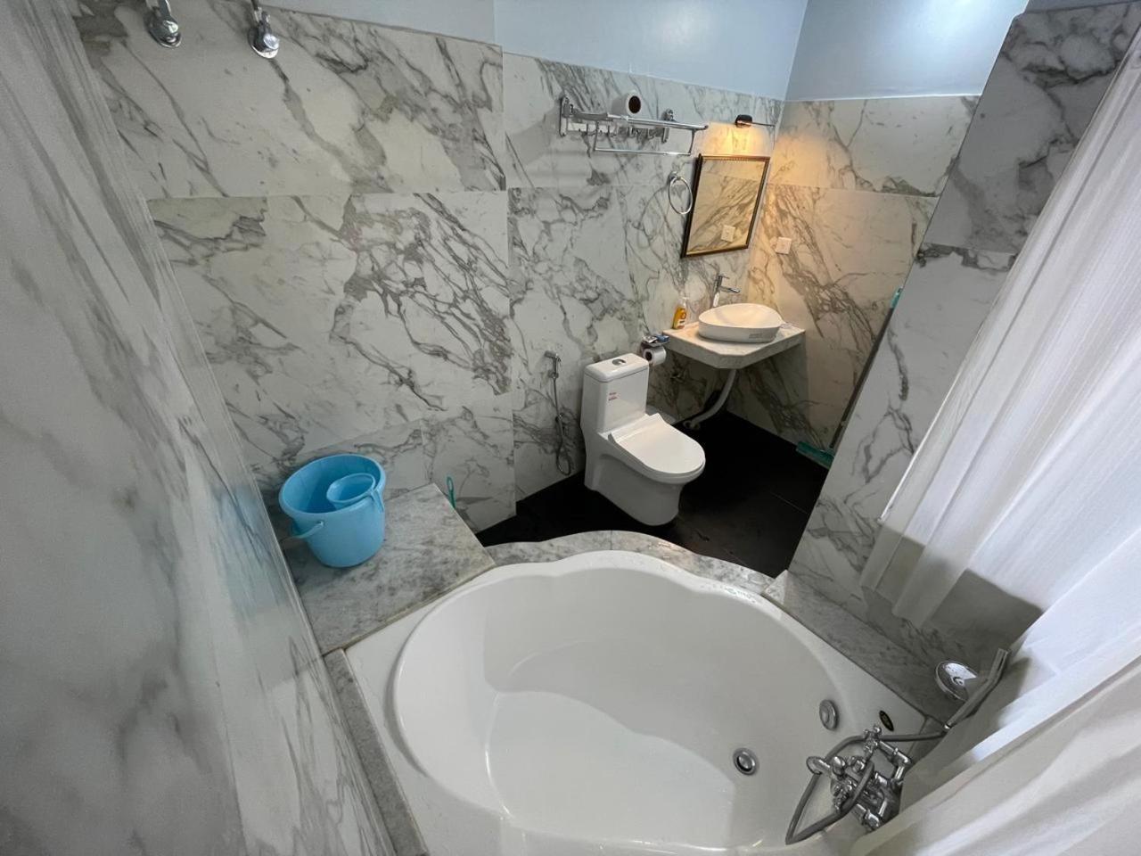 שילונג Cafe Sola Bnb מראה חיצוני תמונה